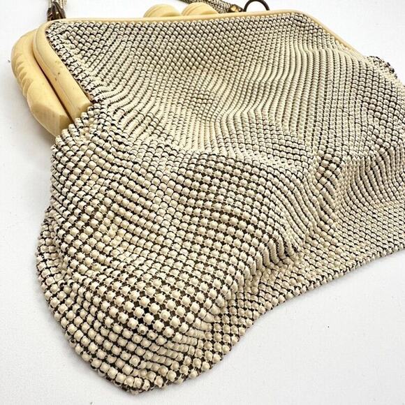 Vintage Whiting and Davis Alumesh Purse w Cream Bakelite Closure Mesh Handle - Picture 10 of 13